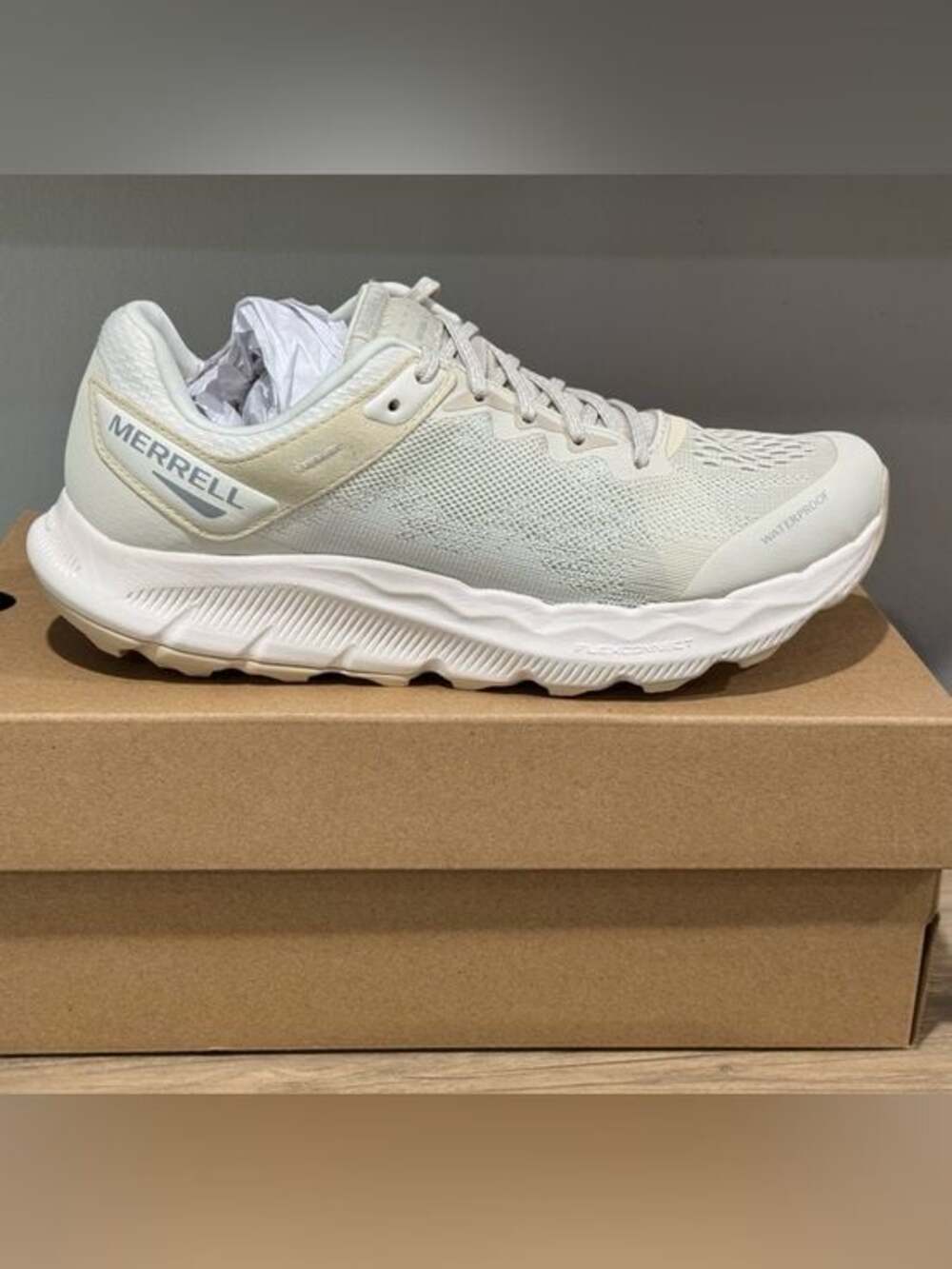 NIB Merrell Antora, Women’s size 9,Off-White, Eggshell, Athletic Trainer